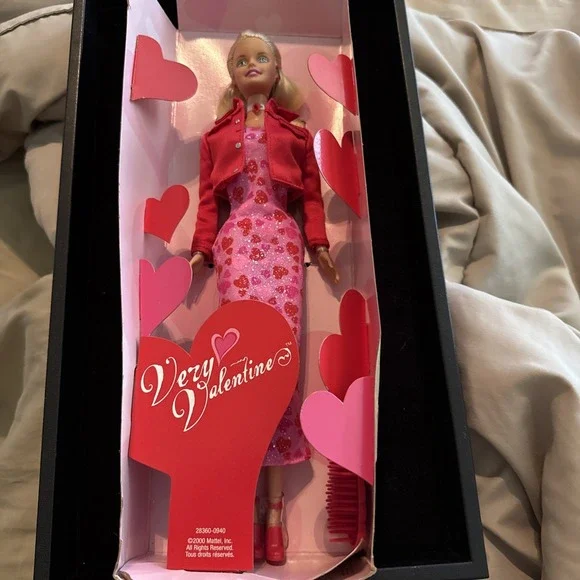 Very Valentine Barbie Doll 2000 Mattel‎ 28360 NEW No Outer Box 4043